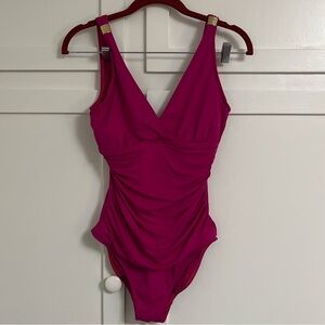 Ralph Lauren Women's one piece bathing suit. Suit is lined and has underwire